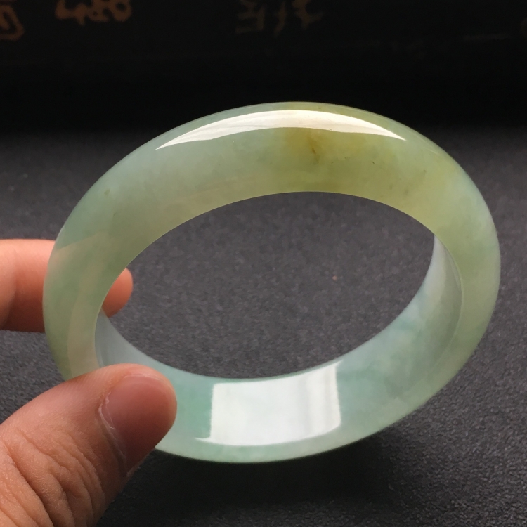 （超值推荐）糯冰种晴水略带黄翡手镯（58.5mm）