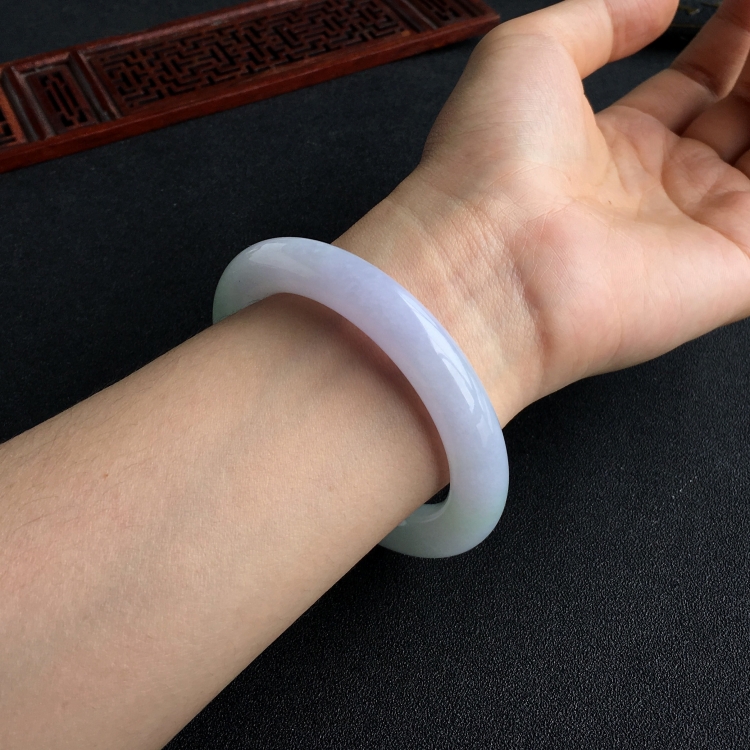 (超值推荐)糯冰种淡紫罗兰圆条手镯(55.9mm)
