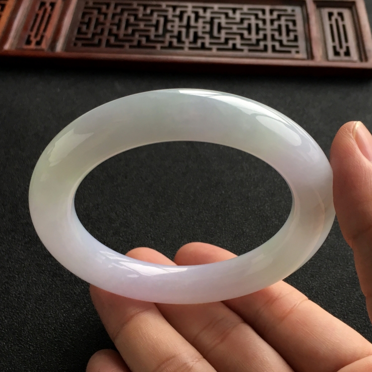 (超值推荐)糯冰种淡紫罗兰圆条手镯(55.9mm)