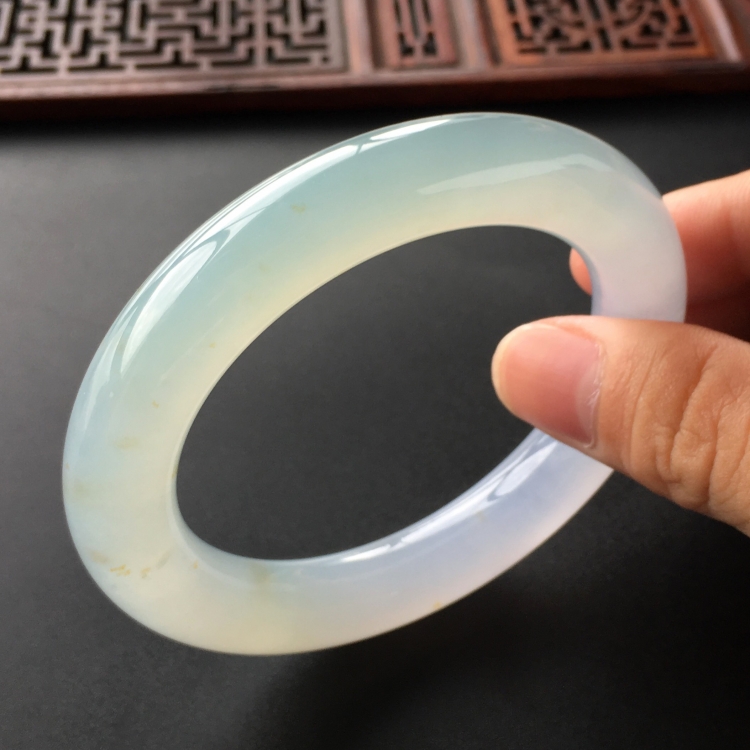 (超值推荐)冰种晴水略飘黄花圆条手镯(56.3mm)