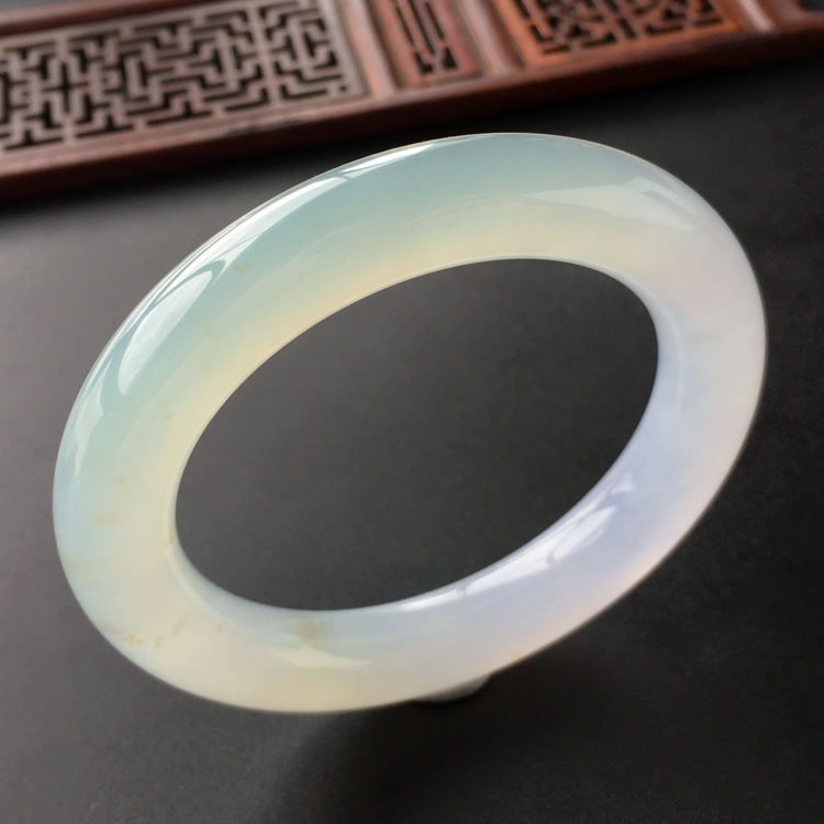 (超值推荐)冰种晴水略飘黄花圆条手镯(56.3mm)