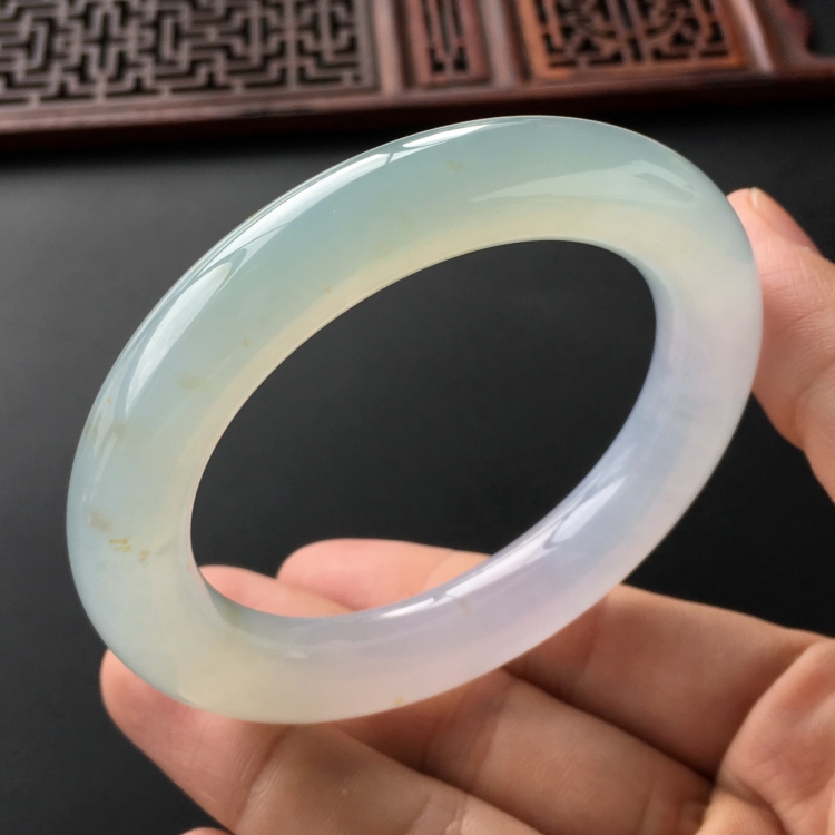(超值推荐)冰种晴水略飘黄花圆条手镯(56.3mm)