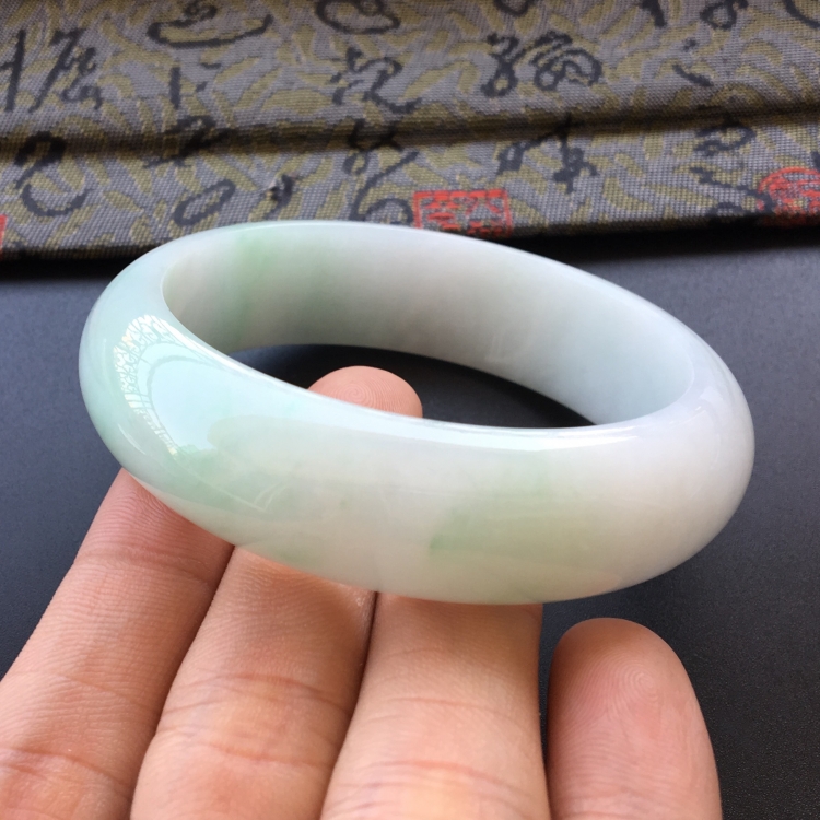 (超值推荐)糯冰种晴水手镯(56mm)