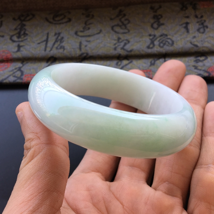 (超值推荐)糯冰种晴水手镯(56mm)