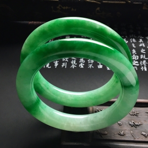 糯冰种阳绿圆条手镯一对（56mm、56.1mm）