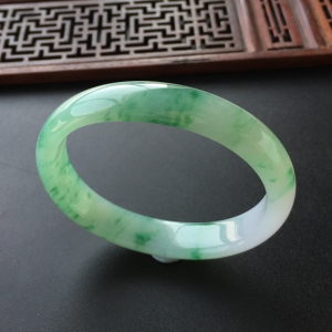 (超值推荐)糯冰种飘翠贵妃镯(53mm-44.8mm)