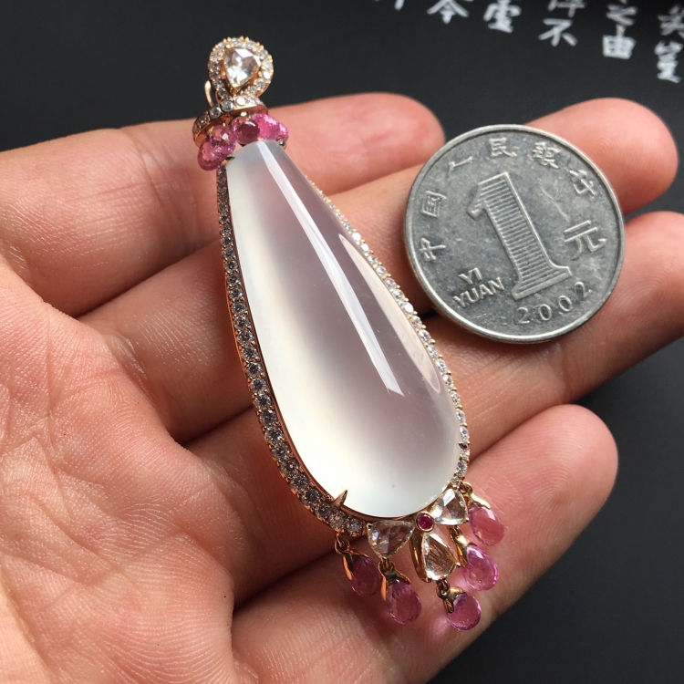（超值推荐）镶白金钻石/红宝石冰玻种无色水滴胸坠