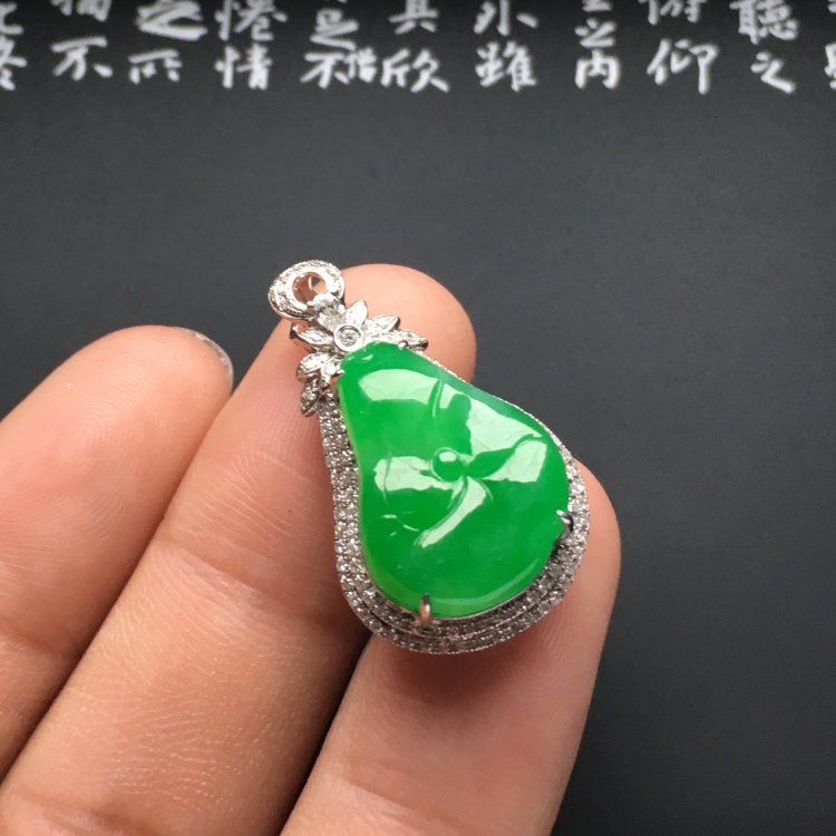 （超值推荐）镶白金钻石冰种阳绿和和美美胸坠