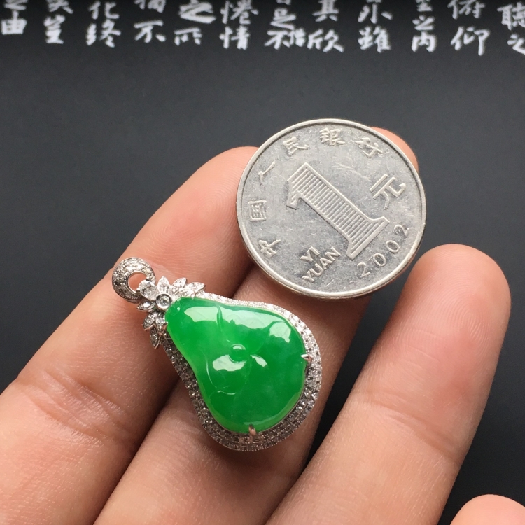 （超值推荐）镶白金钻石冰种阳绿和和美美胸坠