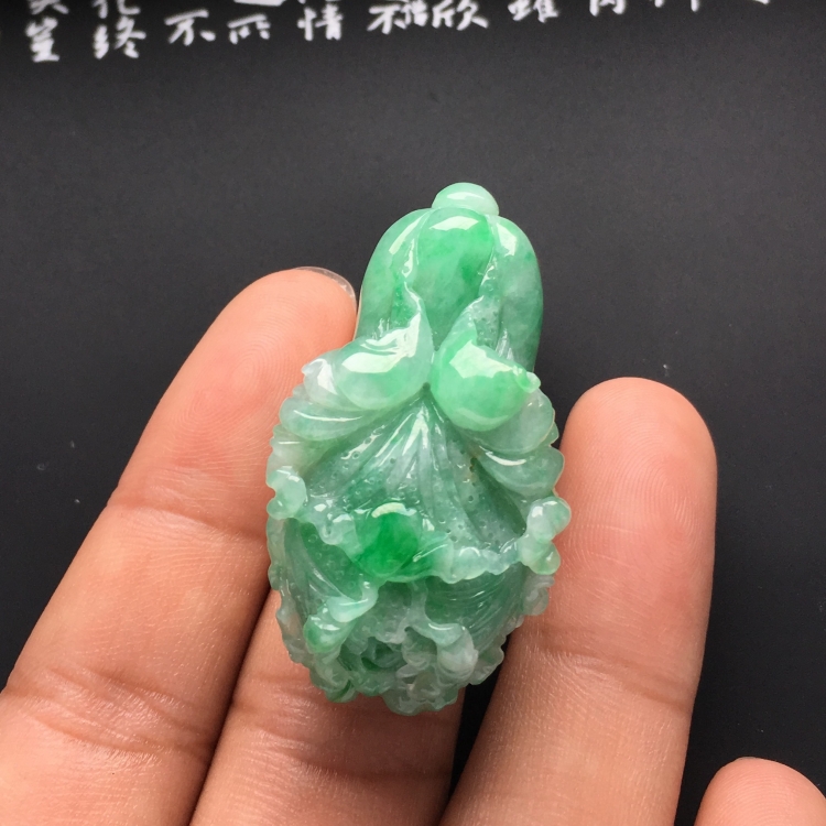 （超值推荐）糯冰种飘翠白菜挂件