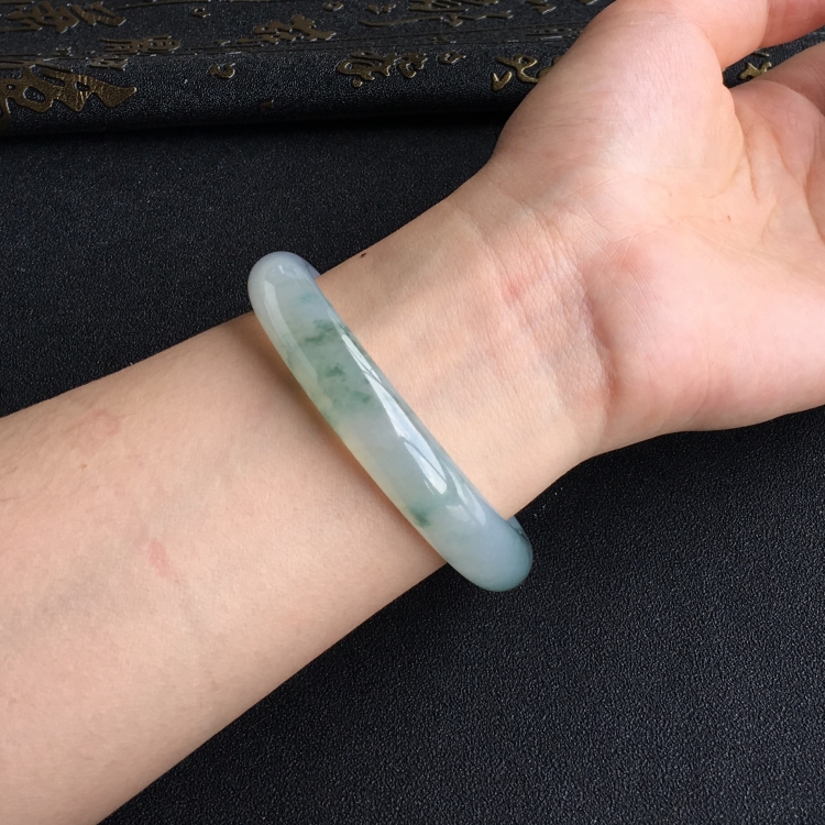 (超值推荐)冰种飘花手镯(58mm)