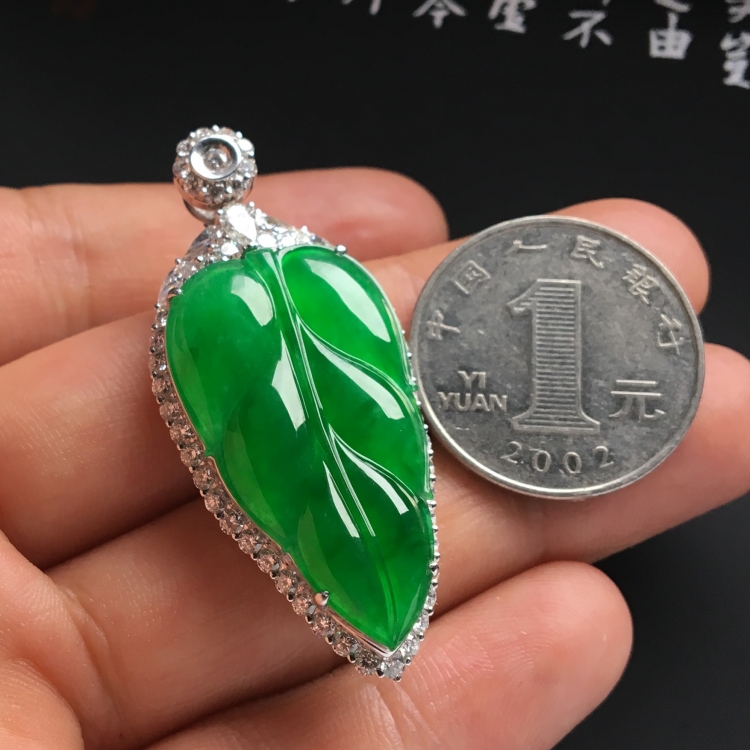（超值推荐）镶白金钻石冰种阳绿金枝玉叶胸坠
