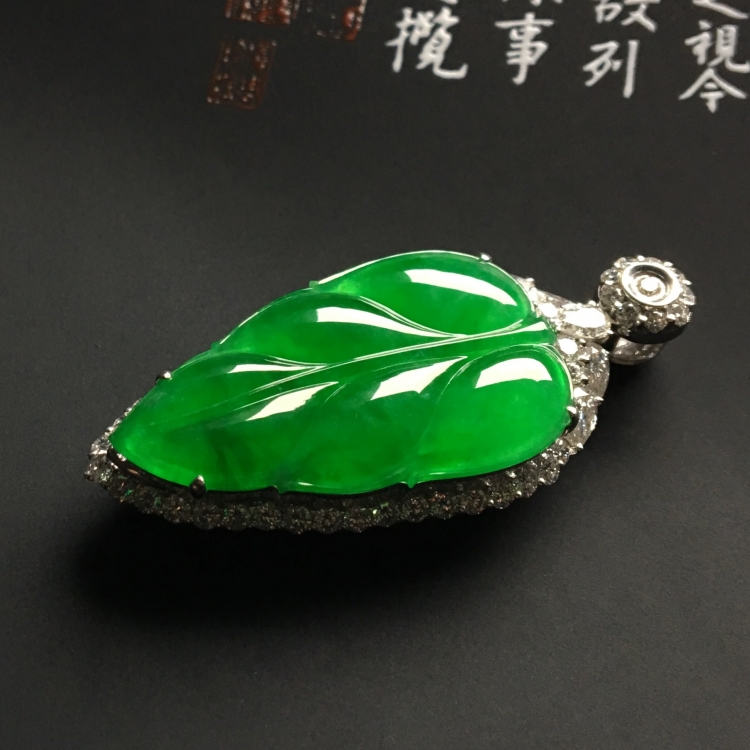 （超值推荐）镶白金钻石冰种阳绿金枝玉叶胸坠
