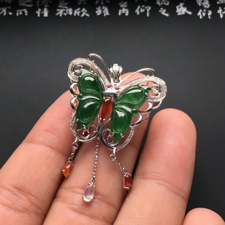 （超值推荐）镶白金钻石冰种晴水蝴蝶胸坠