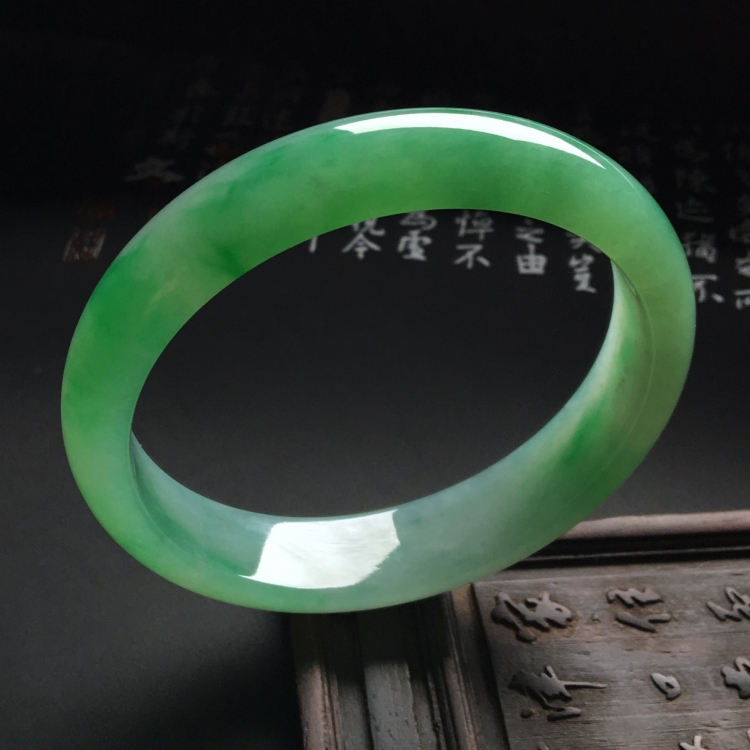 （超值推荐）糯冰种飘翠手镯（54.7mm）