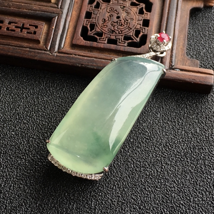 (超值推荐)冰种飘花镶白金钻石节节高胸坠
