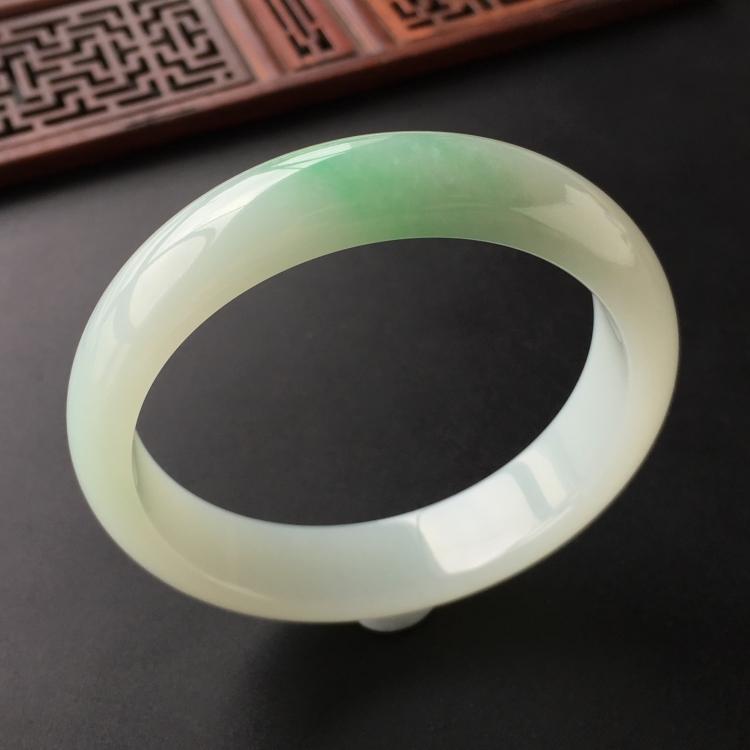 (超值推荐)糯冰种略飘翠手镯(57.4mm)