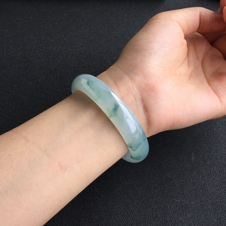 (超值推荐)冰种飘花手手镯(58.8mm)