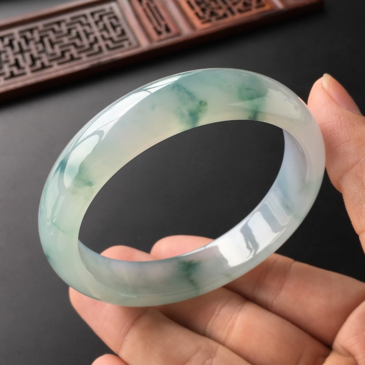 (超值推荐)冰种飘花手手镯(58.8mm)