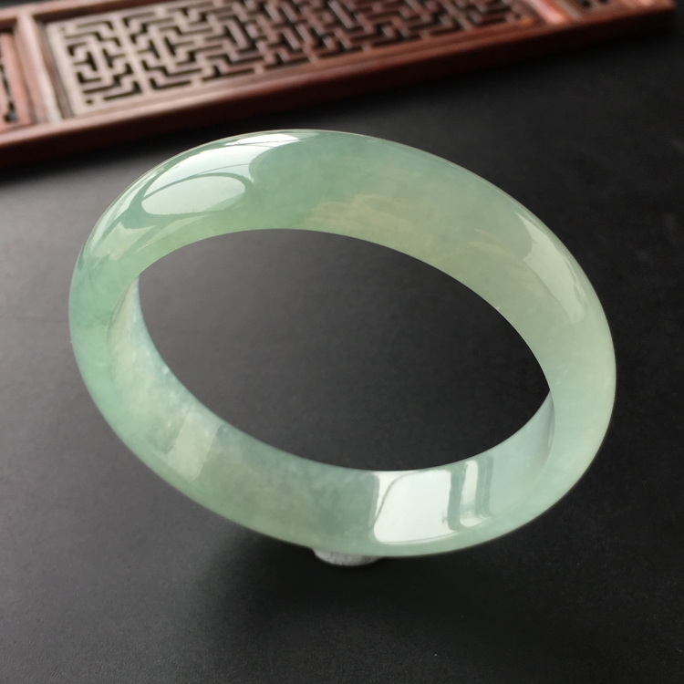 (超值推荐)冰种晴水略飘花手镯(54mm)
