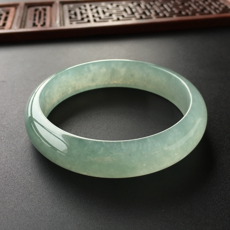 (超值推荐)冰种晴水略飘花手镯(54mm)