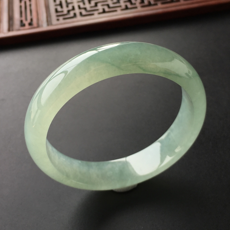 (超值推荐)冰种晴水略飘花手镯(54mm)