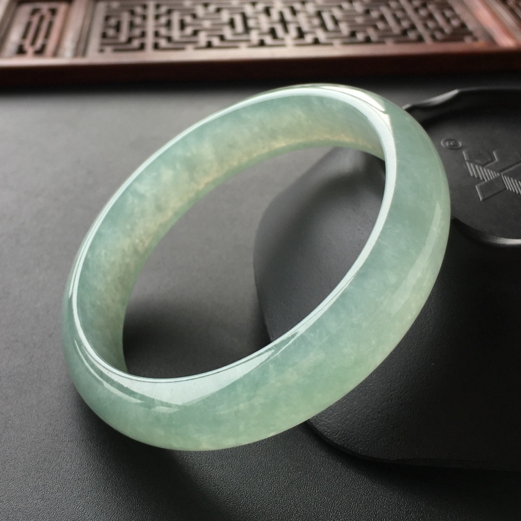 (超值推荐)冰种晴水略飘花手镯(54mm)