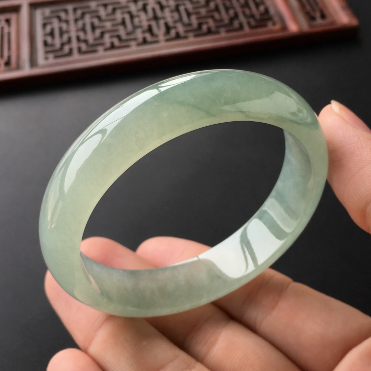 (超值推荐)冰种晴水略飘花手镯(54mm)