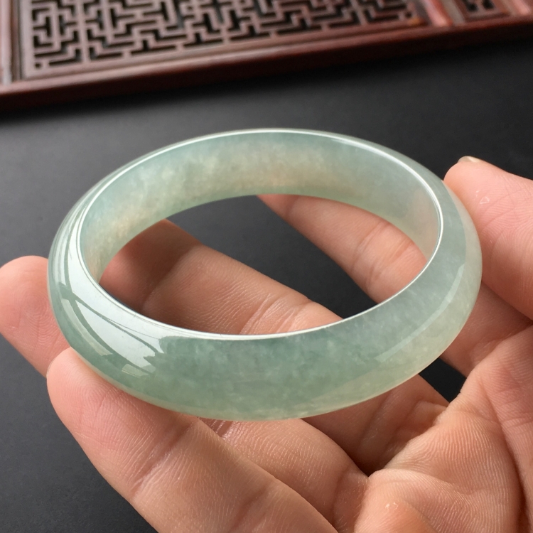 (超值推荐)冰种晴水略飘花手镯(54mm)