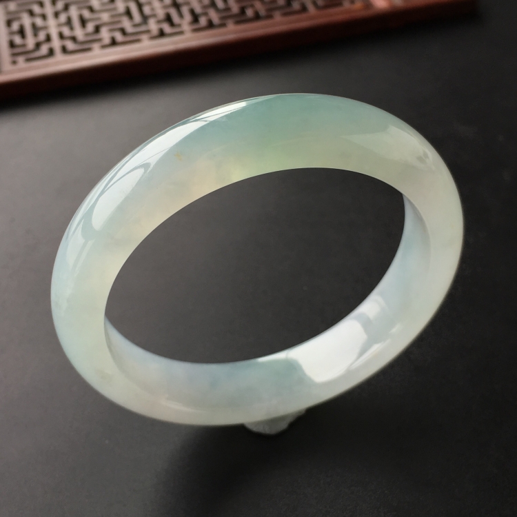 (超值推荐)冰种晴水略飘翠手镯(54.1mm)