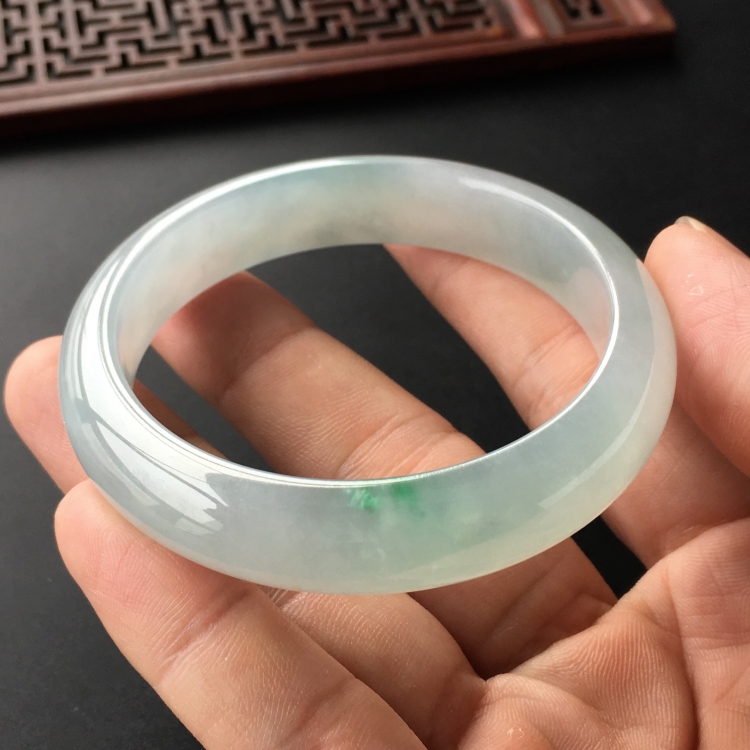 (超值推荐)冰种晴水略飘翠手镯(54.1mm)