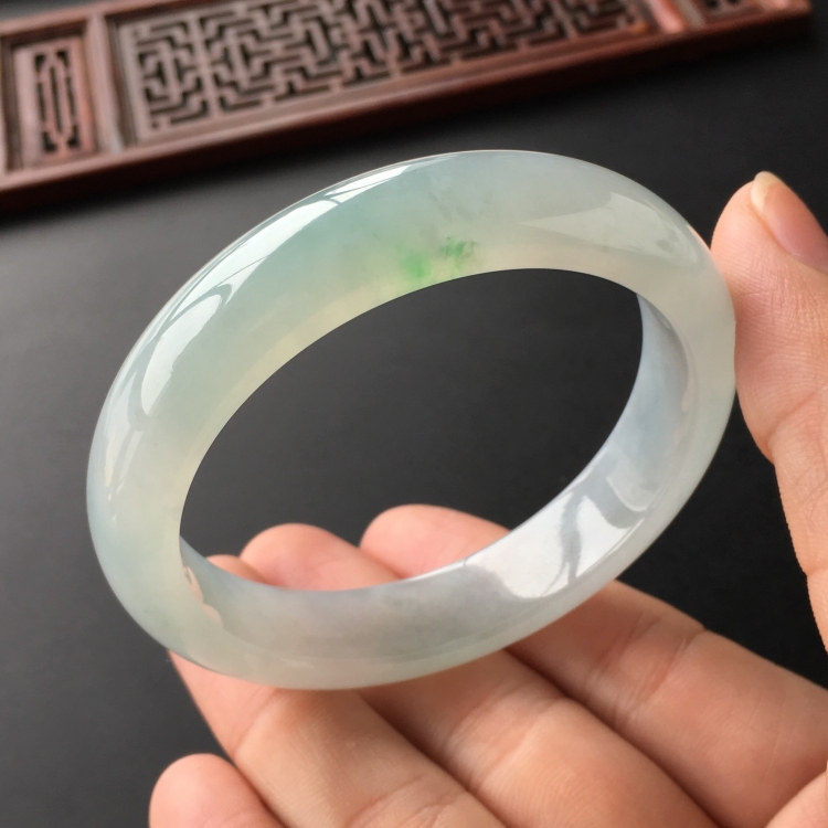 (超值推荐)冰种晴水略飘翠手镯(54.1mm)