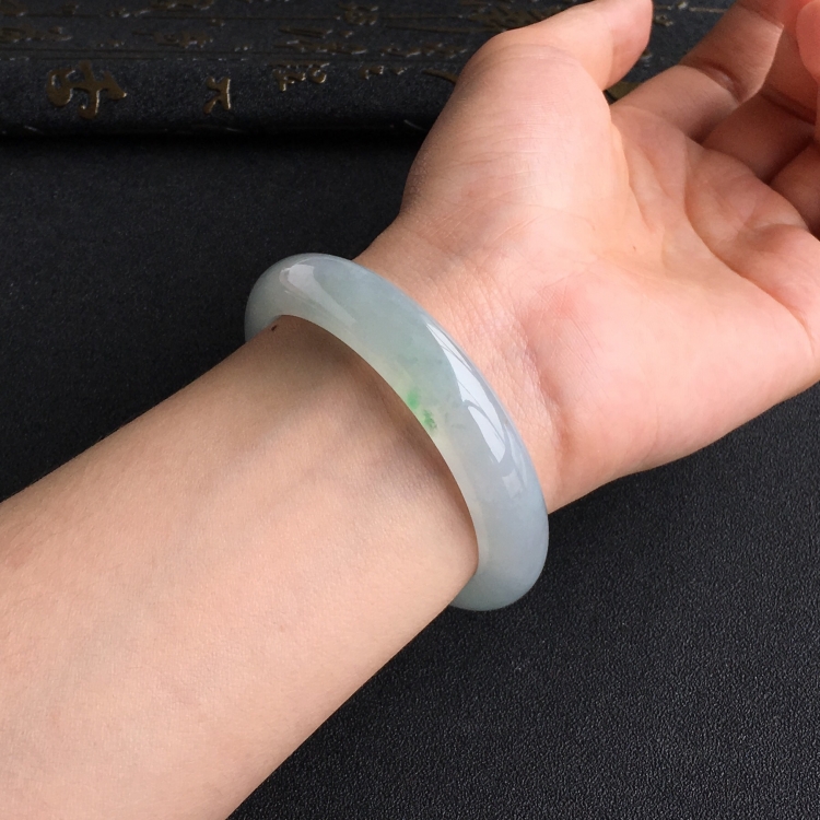 (超值推荐)冰种晴水略飘翠手镯(54.1mm)