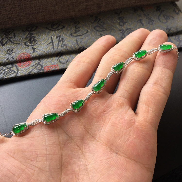 (超值推荐)冰种翠绿镶白金钻石葫芦手链