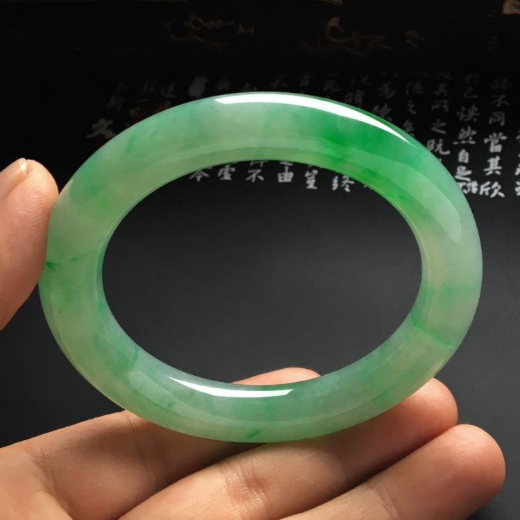 （超值推荐）糯冰种飘翠圆条手镯（56mm）