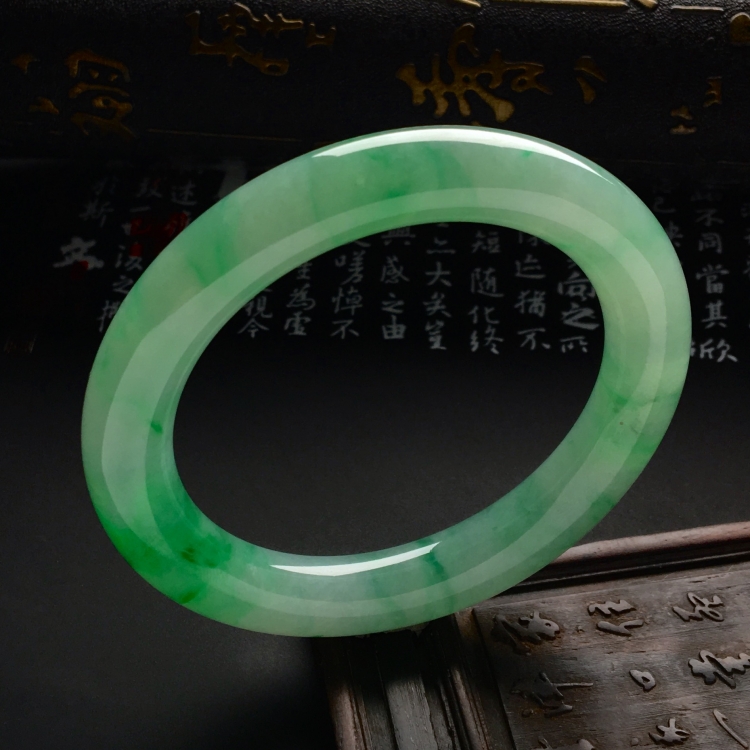 （超值推荐）糯冰种飘翠圆条手镯（56mm）