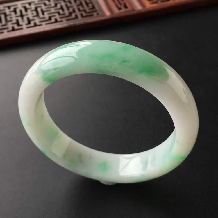 (超值推荐)糯冰种飘翠手镯(54.1mm)