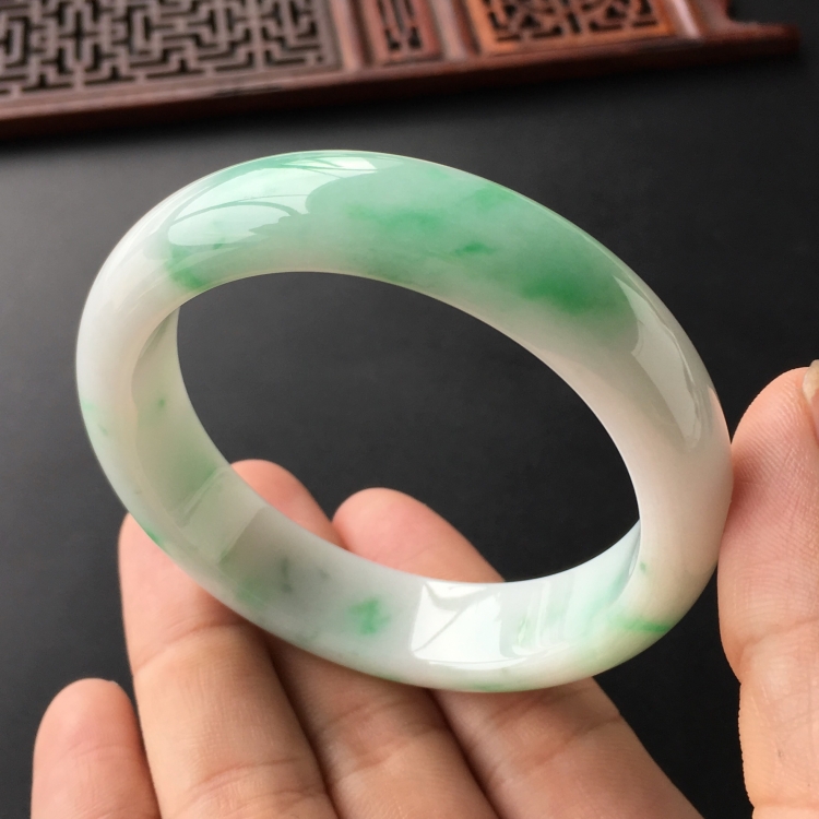 (超值推荐)糯冰种飘翠手镯(54.1mm)