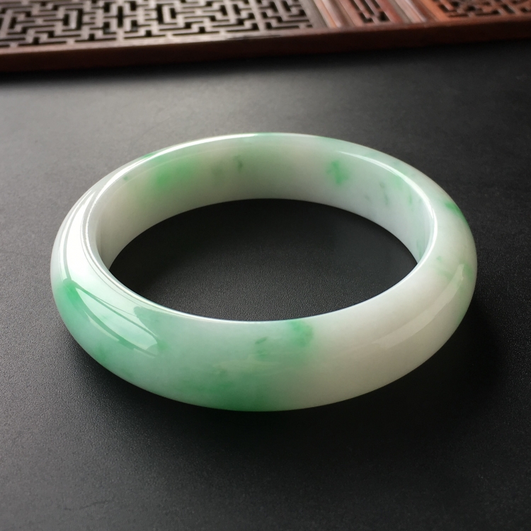 (超值推荐)糯冰种飘翠手镯(54.1mm)