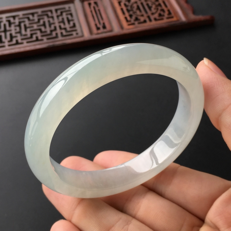 (超值推荐)冰种晴水手镯(59mm)