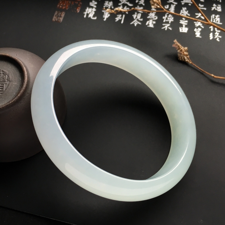 （超值推荐）糯冰种淡晴水贵妃镯（56mm-48.9mm）