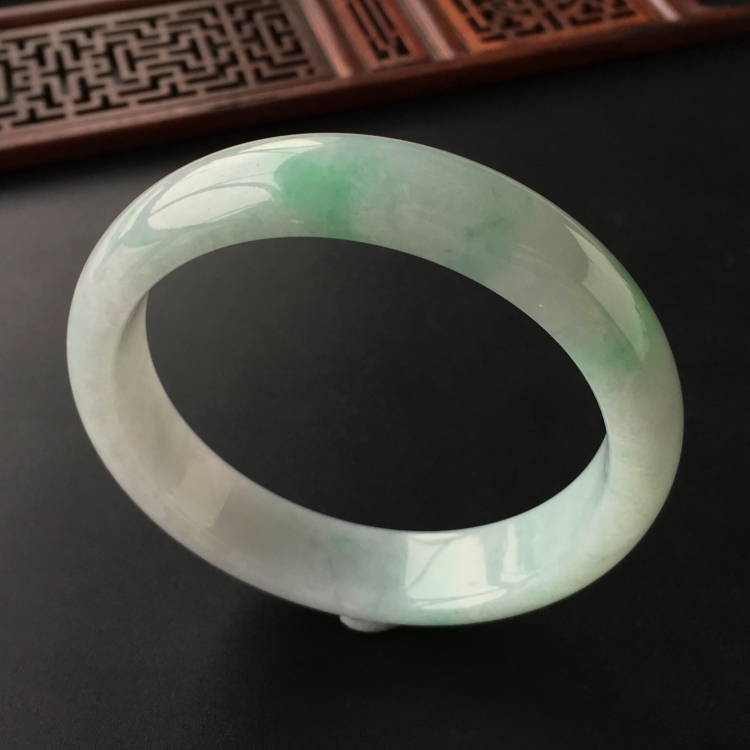 (超值推荐)糯冰种飘翠手镯(58.3mm)