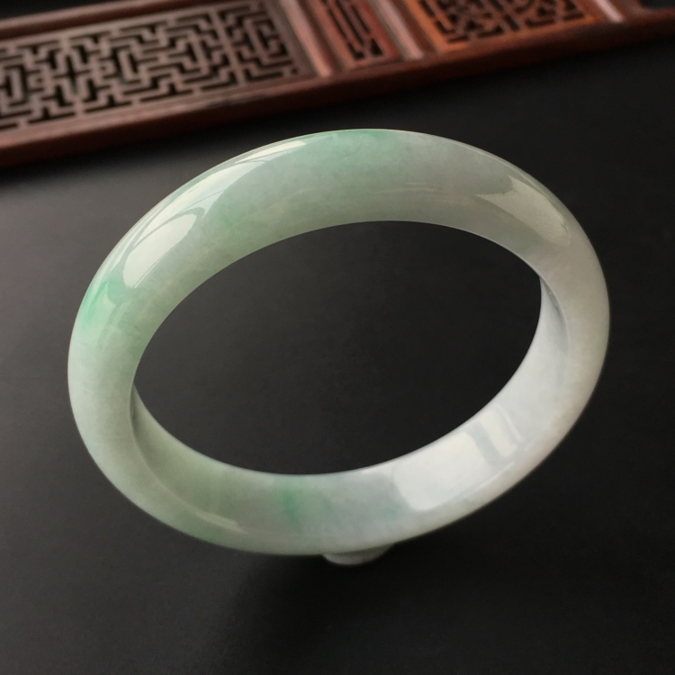(超值推荐)糯冰种飘翠手镯(58.3mm)