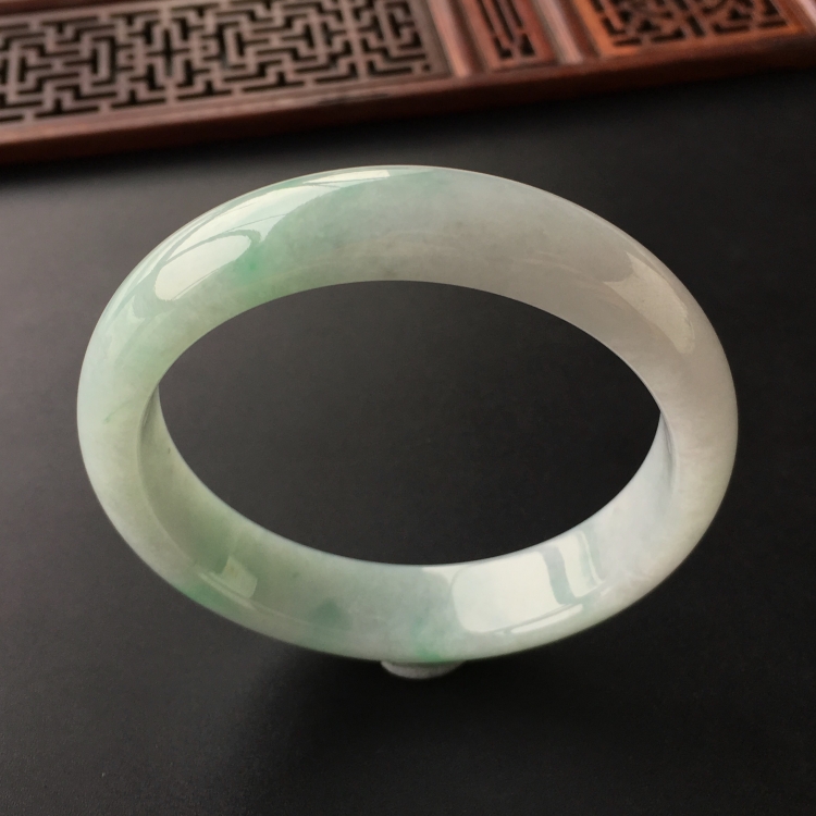 (超值推荐)糯冰种飘翠手镯(58.3mm)