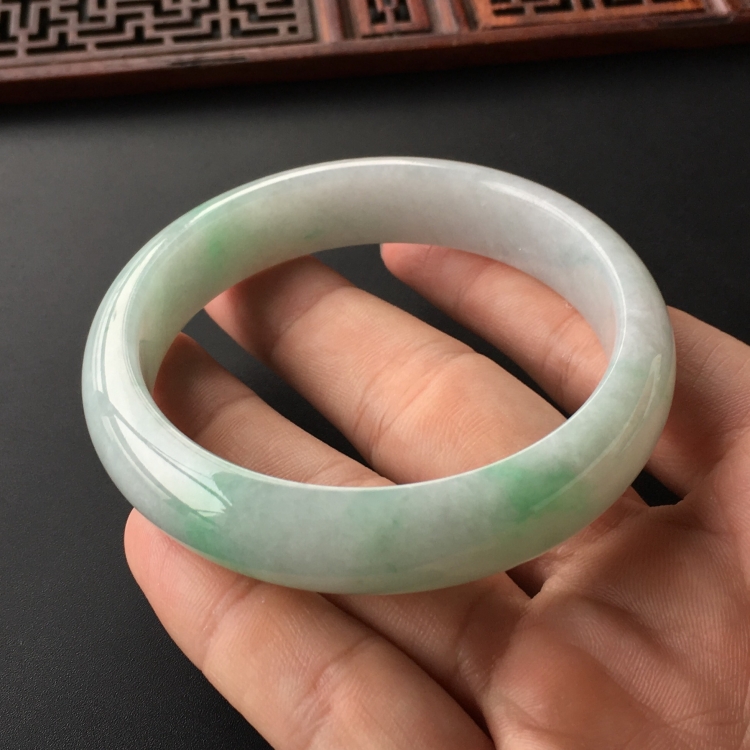 (超值推荐)糯冰种飘翠手镯(58.3mm)
