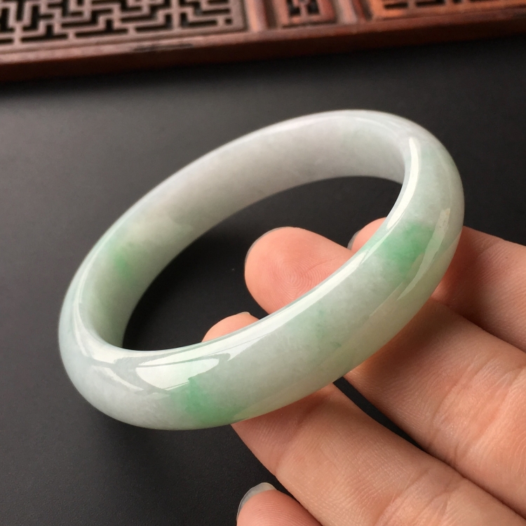 (超值推荐)糯冰种飘翠手镯(58.3mm)