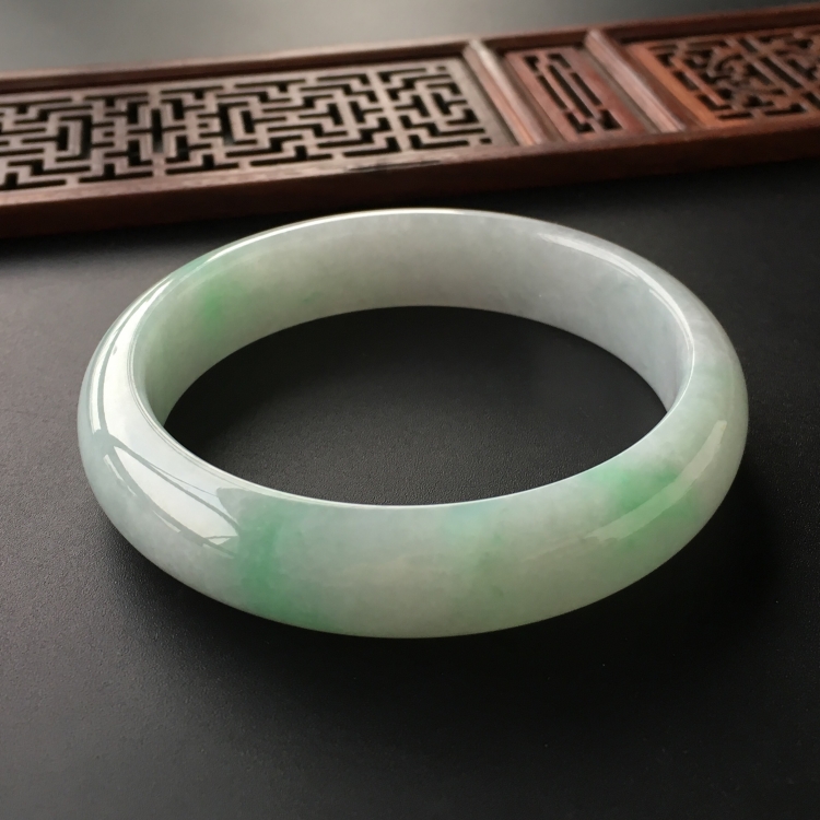 (超值推荐)糯冰种飘翠手镯(58.3mm)
