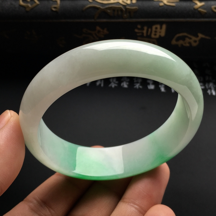 （超值推荐）糯冰种飘翠手镯（57mm）
