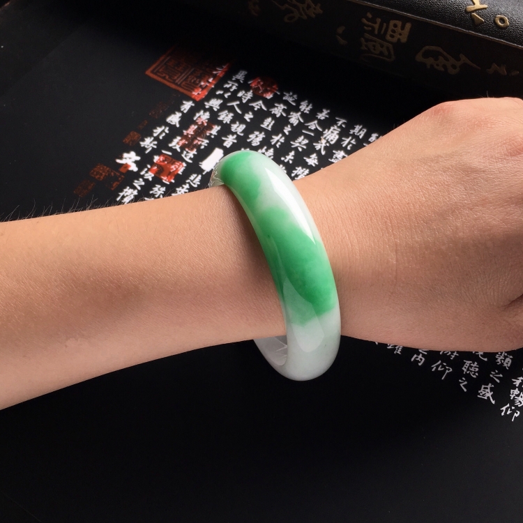 （超值推荐）糯冰种飘翠手镯（57mm）