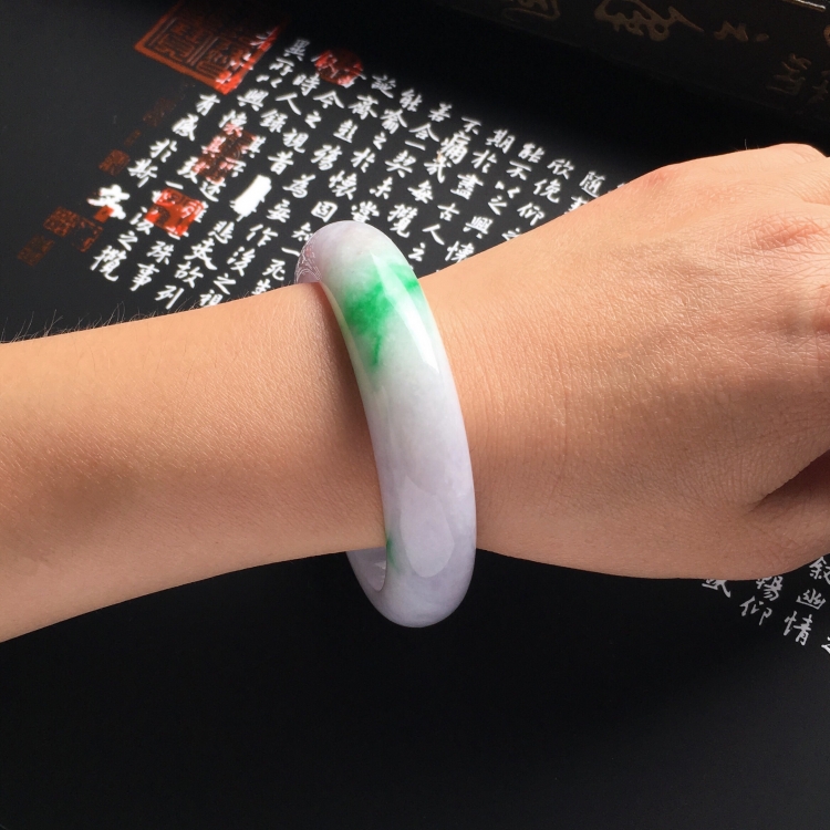 （超值推荐）糯冰种淡春带彩手镯（56mm）
